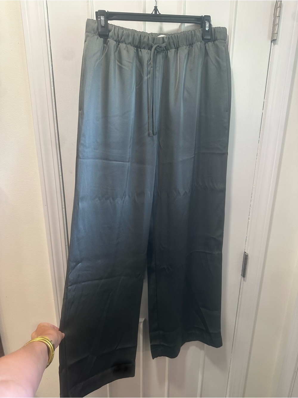 Aritzia Women’s satin Wide-Leg Drawstring Pants in Olive